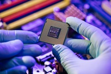 انهيار أسهم الرقائق الإلكترونية عالميا مع تراجع شهية المستثمرين