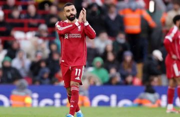 احتفال يستحق البكاء.. تصرف لافت من جماهير ليفربول تجاه محمد صلاح (فيديو)