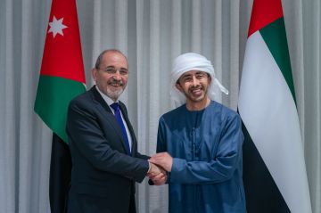 وزير الخارجية يلتقي نظيره الإماراتي وزير الخارجية يلتقي نظيره الإماراتي