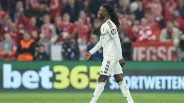 انهيار وبكاء كامافينغا ..  كواليس جديدة عن ليلة وداع ريال مدريد دوري أبطال أوروبا