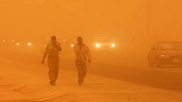 موجة غبار تؤثر على مناطق واسعة من المملكة .. تحذير موجة غبار تؤثر على مناطق واسعة من المملكة .. تحذير