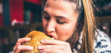 جوع أم شهية أم توتر.. من يتحكم فعليا في رغبتك بالأكل؟