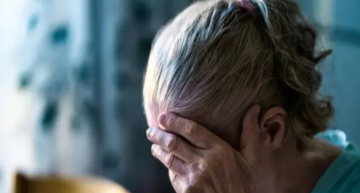 علامات مبكرة قد تشير إلى الخرف.. مؤشرات صحية لا يجب تجاهلها!