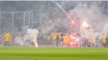 فتح تحقيق في إيقاف مباراة درجة ثانية ألمانية بسبب أعمال الشغب