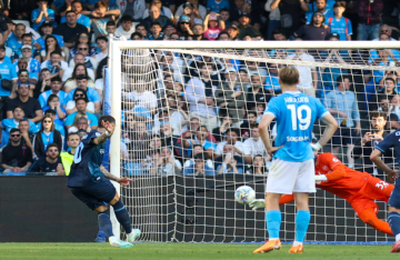 لاتسيو يهزم نابولي ويقرب إنتر ميلان من لقب الدوري الإيطالي