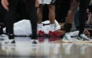 سقوط مرعب للاعب في الدور الأمريكي لكرة السلة (NBA).. فيديو