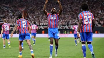 كريستال بالاس يتوج بدوري المؤتمر الأوروبي كريستال بالاس يتوج بدوري المؤتمر الأوروبي