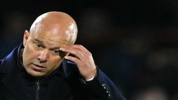 ليفربول يقيل مدربه سلوت بعد دفاع مخيب عن لقب الدوري الإنكليزي