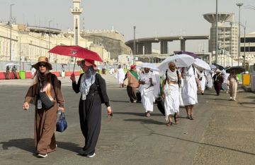 السعودية .. الحجاج يتوافدون على مشعر منى لقضاء يوم التروية السعودية .. الحجاج يتوافدون على مشعر منى لقضاء يوم التروية