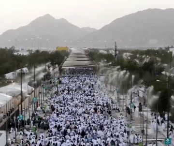الحجاج ينفرون من عرفات إلى مزدلفة الحجاج ينفرون من عرفات إلى مزدلفة