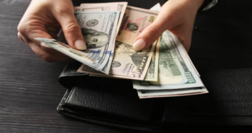 الدولار يستقر مع تراجع الآمال بشأن إنهاء الحرب في الشرق الأوسط
