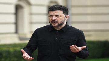 زيلينسكي يحذر المسؤولين الأجانب من حضور عرض عيد النصر في موسكو