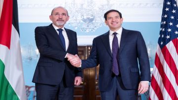 الصفدي يبحث مع روبيو تطورات الإقليم