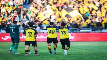 الحسين يهزم الرمثا ويتوج بلقب كأس الأردن الحسين يهزم الرمثا ويتوج بلقب كأس الأردن