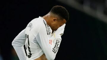 عاصفة في ريال مدريد.. آلاف المشجعين يوقعون لطرد مبابي فوراً