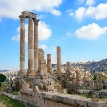 أجواء معتدلة مغبرة اليوم و غدا أجواء معتدلة مغبرة اليوم و غدا