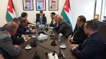 بحث تعزيز انسيابية حركة الشحن في ميناء العقبة بحث تعزيز انسيابية حركة الشحن في ميناء العقبة