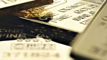 الذهب يتحول للارتفاع مع تراجع أسعار النفط الذهب يتحول للارتفاع مع تراجع أسعار النفط