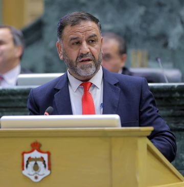 الروابدة يسأل الحكومة عن تداعيات تحويل مسار الترانزيت السوري ..