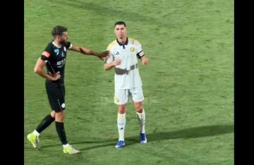 حركة مسيئة مجددا بسبب استفزازه بميسي.. رونالدو مهدد بعقوبة قبل قمة الهلال (فيديو)