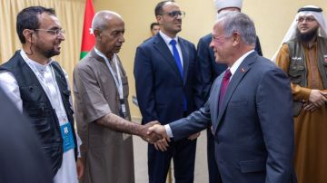 الملك يودع بعثة الحجاج المخصصة لأسر الشهداء من القوات المسلحة الملك يودع بعثة الحجاج المخصصة لأسر الشهداء من القوات المسلحة