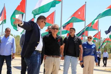 حسان يفتتح كورنيش البحر الميت حسان يفتتح كورنيش البحر الميت