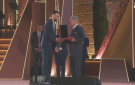 الملك يكرم المنتخب الوطني لكرة القدم بوسام الاستقلال من الدرجة الأولى