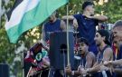 رئيس وزراء إسبانيا يدافع عن نجم برشلونة يامال عقب رفعه علم فلسطين
