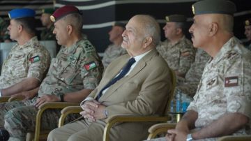 الأمير الحسن يزور مديرية أمن وحماية المطارات الأمير الحسن يزور مديرية أمن وحماية المطارات