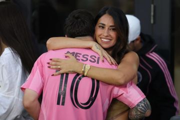 زوجة ليونيل ميسي وأضواء الموضة .. أين تقف أنتونيلا روكوزو؟