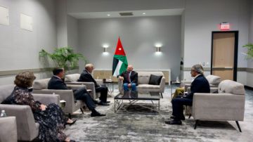 الملك يلتقي عمدة مدينة أرلينغتون الأمريكية الملك يلتقي عمدة مدينة أرلينغتون الأمريكية