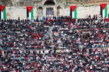 وزير الشباب يتفقد جاهزية مواقع بث مباراة النشامى مع الأرجنتين