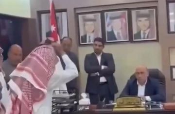 مواطن ينفجر في وجه أمين عام سلطة المياه .. ! فيديو