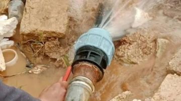  مياهنا تصلح خطا رئيسيا كسرته آليات مقاول في عبدون