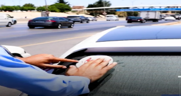 الأمن يوزع ملصقات داعمة لـ النشامى على المركبات الأمن يوزع ملصقات داعمة لـ النشامى على المركبات