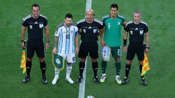 لقطة ميسي وهدف سويسرا واعتراض أستراليا .. التحكيم يفجر موجة غضب في كأس العالم لقطة ميسي وهدف سويسرا واعتراض أستراليا .. التحكيم يفجر موجة غضب في كأس العالم