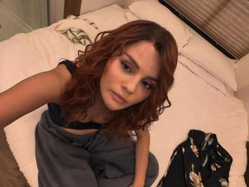 سيلينا غوميز تفاجئ جمهورها بلوك الشعر الأحمر سيلينا غوميز تفاجئ جمهورها بلوك الشعر الأحمر