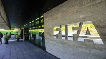 (فيفا) يعيد روسيا إلى المنافسات الدولية (فيفا) يعيد روسيا إلى المنافسات الدولية