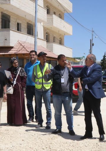 وزير الأشغال يتفقد مشروع إعادة إنشاء وتوسعة جزء من الطريق الملوكي في مادبا وزير الأشغال يتفقد مشروع إعادة إنشاء وتوسعة جزء من الطريق الملوكي في مادبا