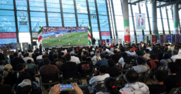 سر السعادة في الملاعب: لماذا يمنحنا التشجيع دفعة نفسية قوية؟ سر السعادة في الملاعب: لماذا يمنحنا التشجيع دفعة نفسية قوية؟