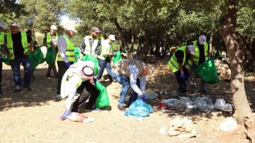 الأوقاف تنفذ حملة نظافة في غابات برقش الأوقاف تنفذ حملة نظافة في غابات برقش
