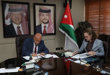الأردن وألمانيا يوقعان اتفاقية لبدء تنفيذ منحة الناقل الوطني الأردن وألمانيا يوقعان اتفاقية لبدء تنفيذ منحة الناقل الوطني