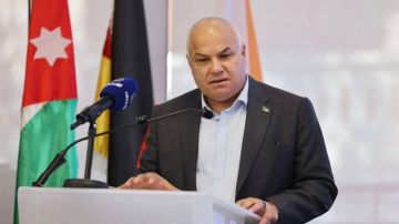 الحكومة تعلن عن دعم وقروض ميسرة للأردنيين الحكومة تعلن عن دعم وقروض ميسرة للأردنيين
