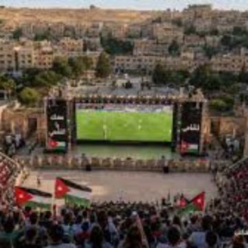 حضور جماهيري تاريخي خلف النشامى في المدرج الروماني (فيديو)