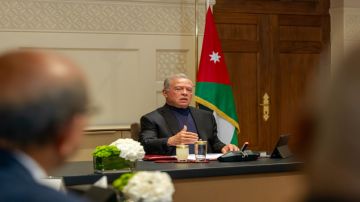 الملك: الاقتصاد الوطني تجاوز الأزمات بكفاءة الملك: الاقتصاد الوطني تجاوز الأزمات بكفاءة