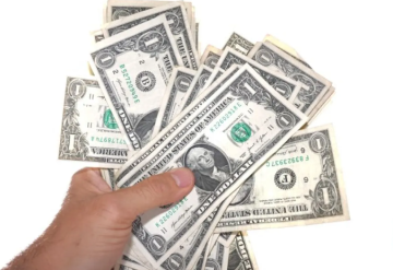 الدولار عند أعلى مستوى في 13 شهرا الدولار عند أعلى مستوى في 13 شهرا