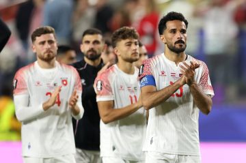هذا ما فعله لاعبو منتخب الأردن بعد الخسارة من النمسا هذا ما فعله لاعبو منتخب الأردن بعد الخسارة من النمسا