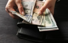 الدولار يهبط من أعلى مستوى في شهرين وسط محادثات إيران - jo