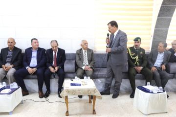 العيسوي يعزي بوفاة موظف الملكية معاذ عبيدات العيسوي يعزي بوفاة موظف الملكية معاذ عبيدات