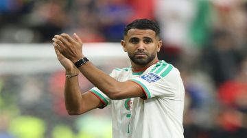 رياض محرز يعتزل اللعب دوليا